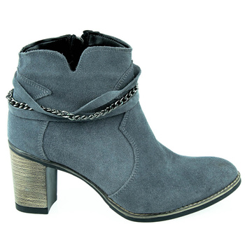 Botki ażurowe z łańcuszkiem